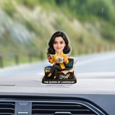 Personalized The Queen of Ledership Booblehead Caricature for Girls Battery Powered Moving Head Feature | Birthday Gift for Daughter, Sister, Mom & Lady Boss | Tabletop Decor